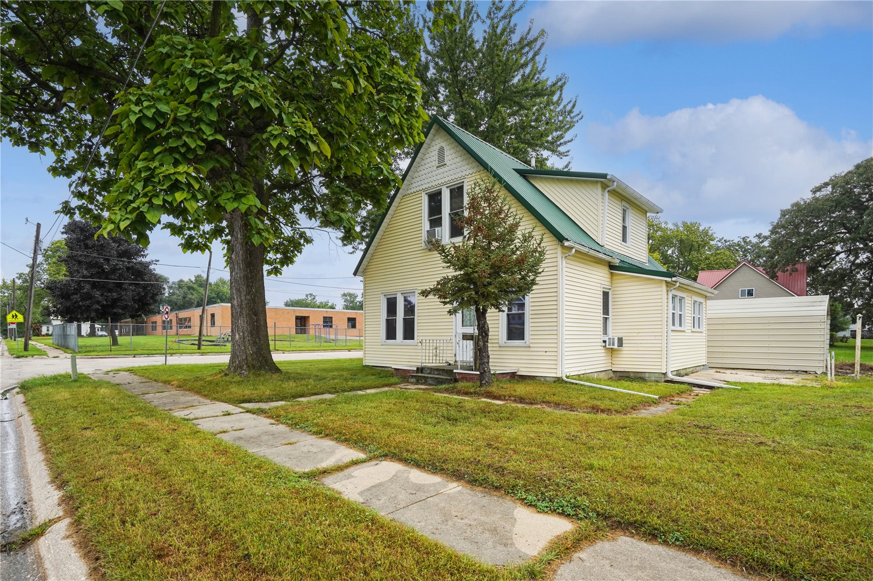 Oelwein IA, 317 6TH Avenue