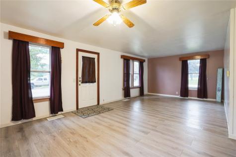 317 6th Avenue Oelwein IA 50662