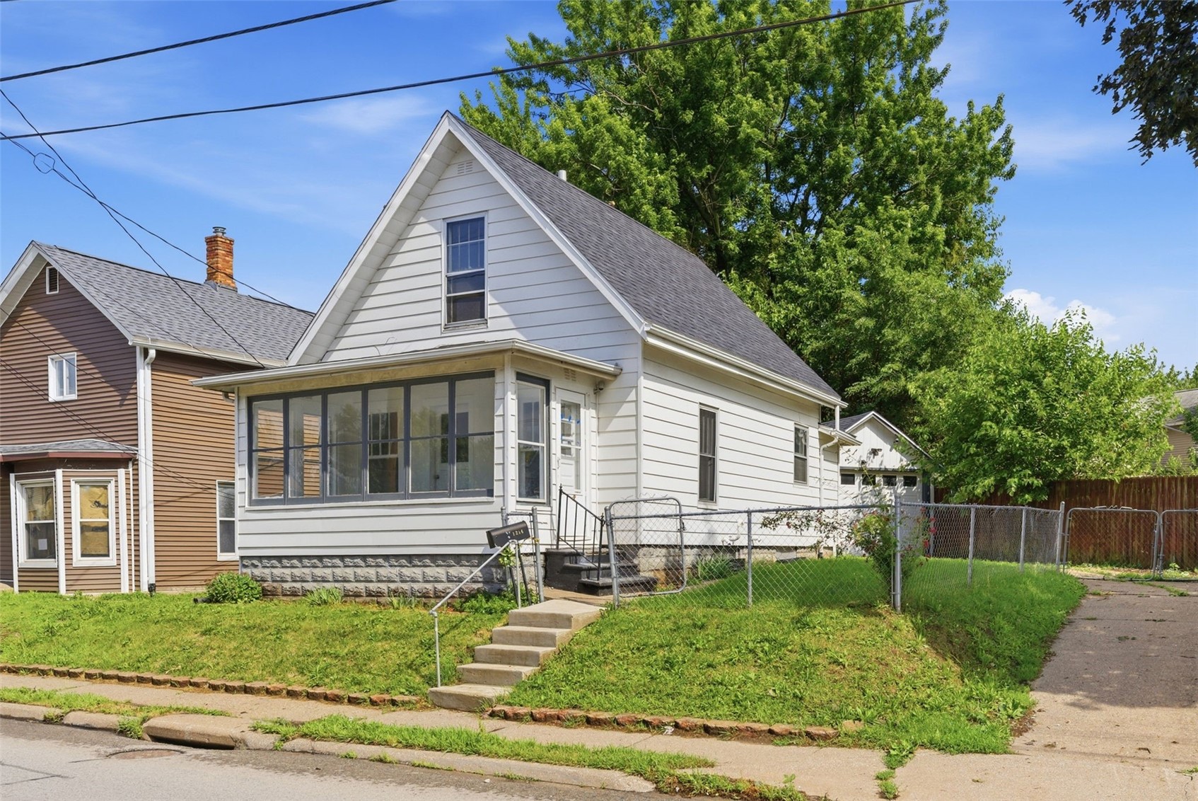 1214 E 2nd Street Muscatine IA 52761