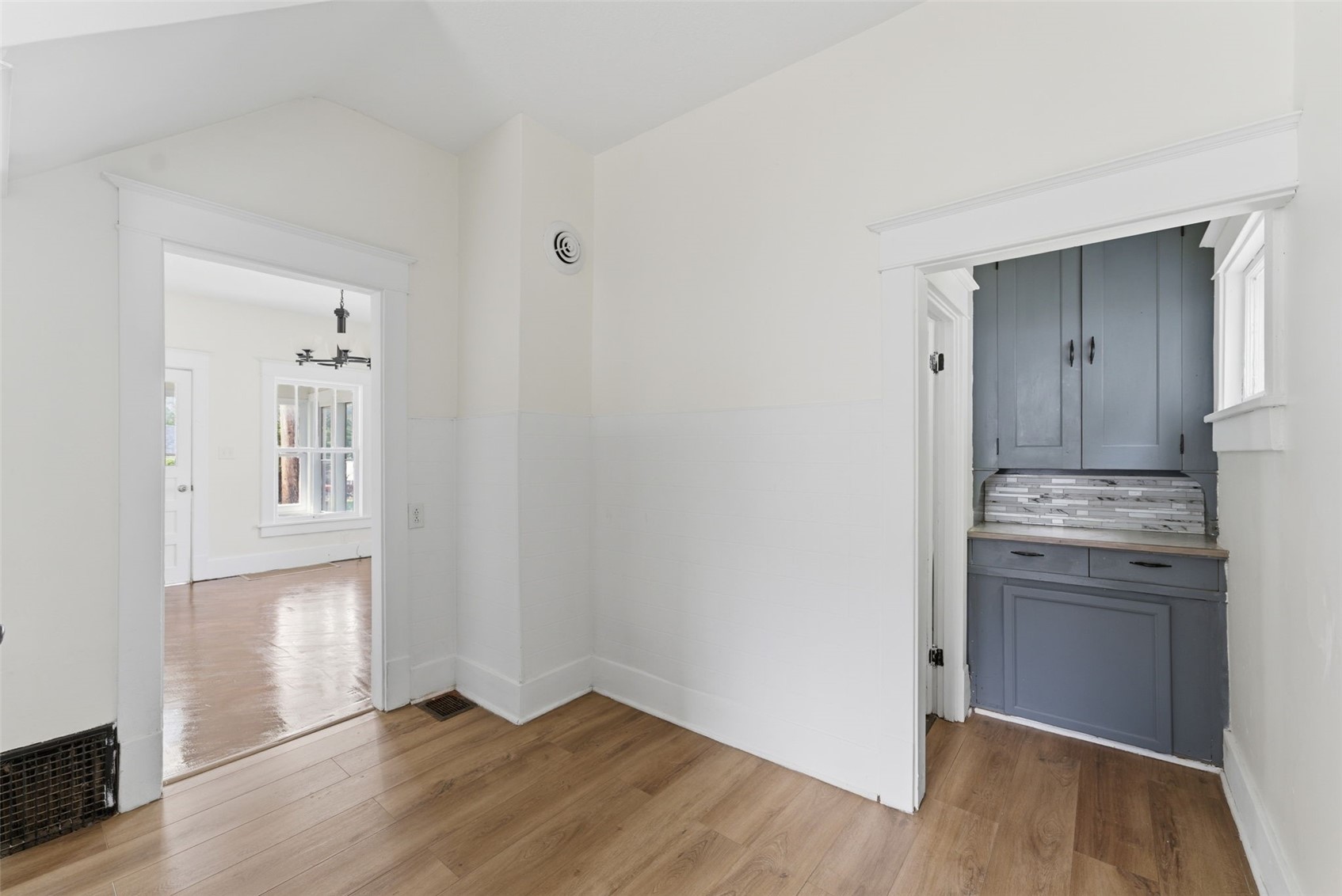 1214 E 2nd Street Muscatine IA 52761