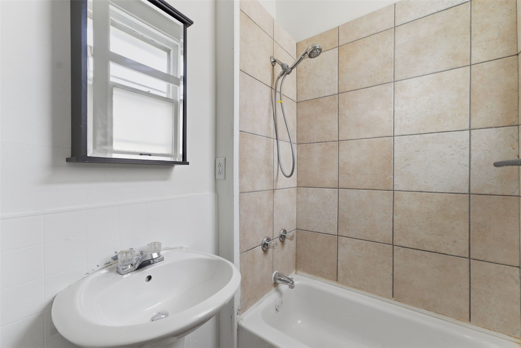 1214 E 2nd Street Muscatine IA 52761