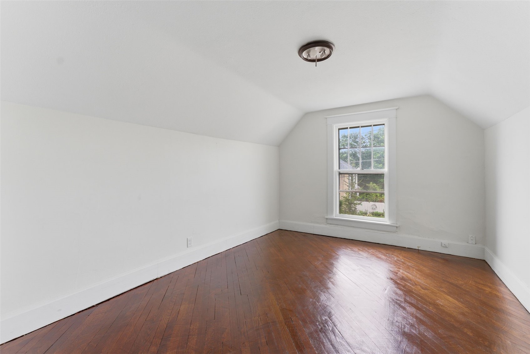 1214 E 2nd Street Muscatine IA 52761