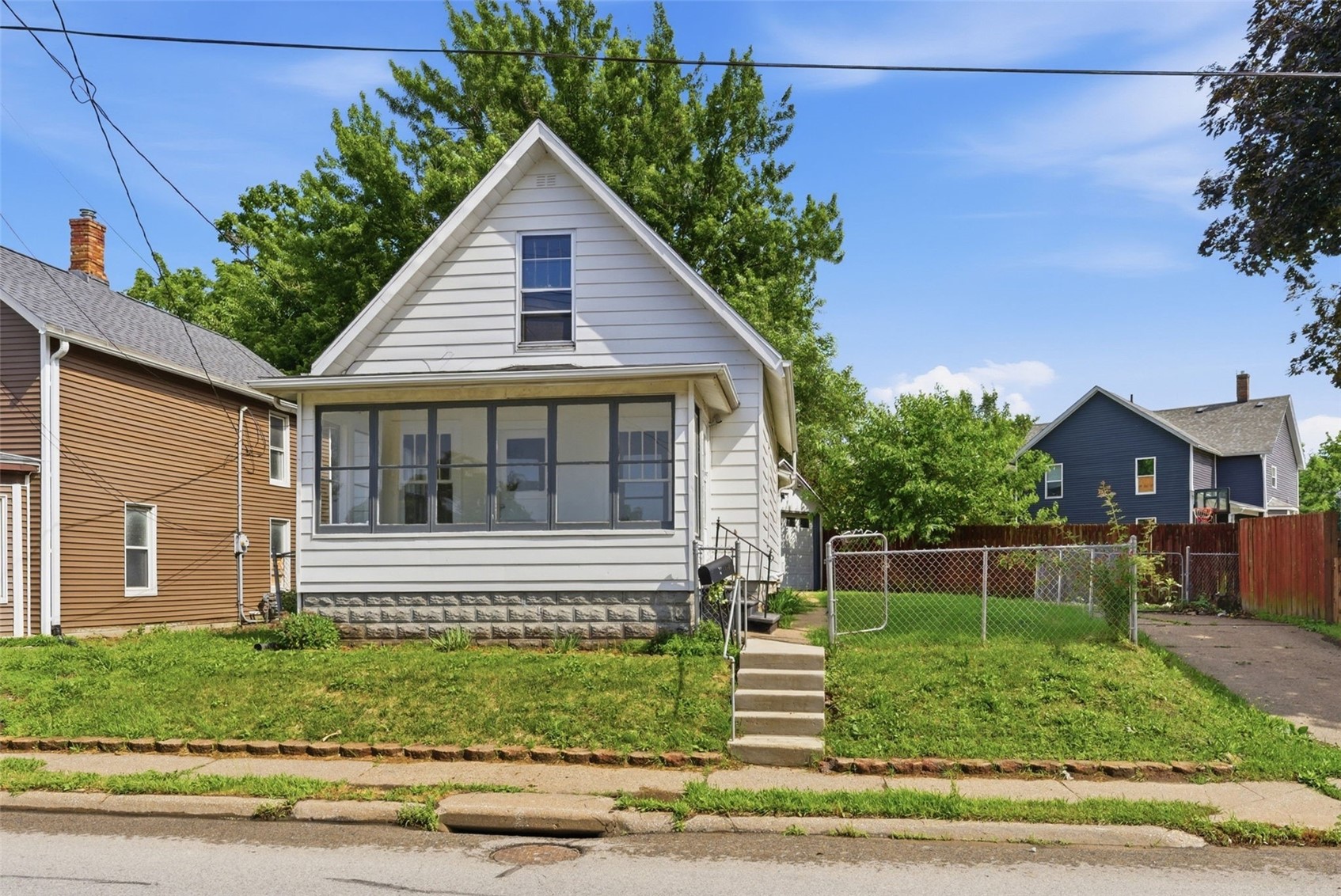 1214 E 2nd Street Muscatine IA 52761