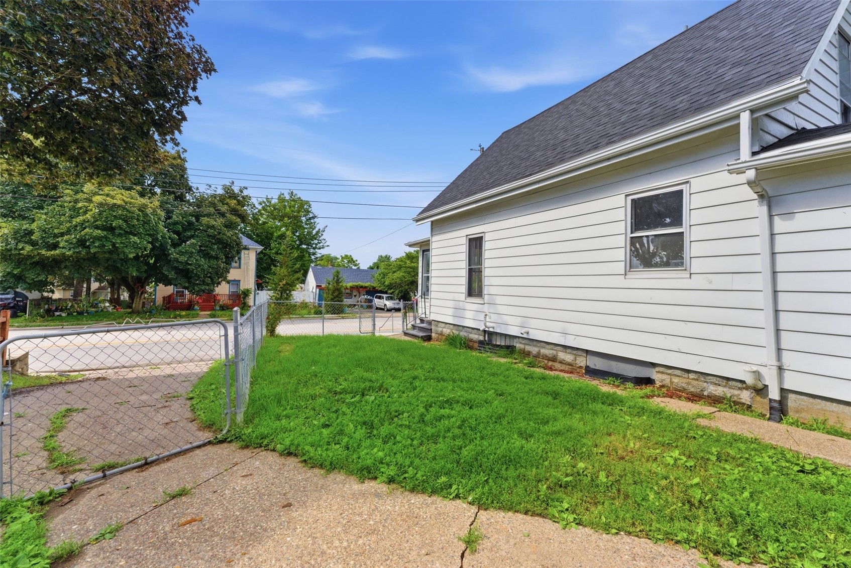 1214 E 2nd Street Muscatine IA 52761