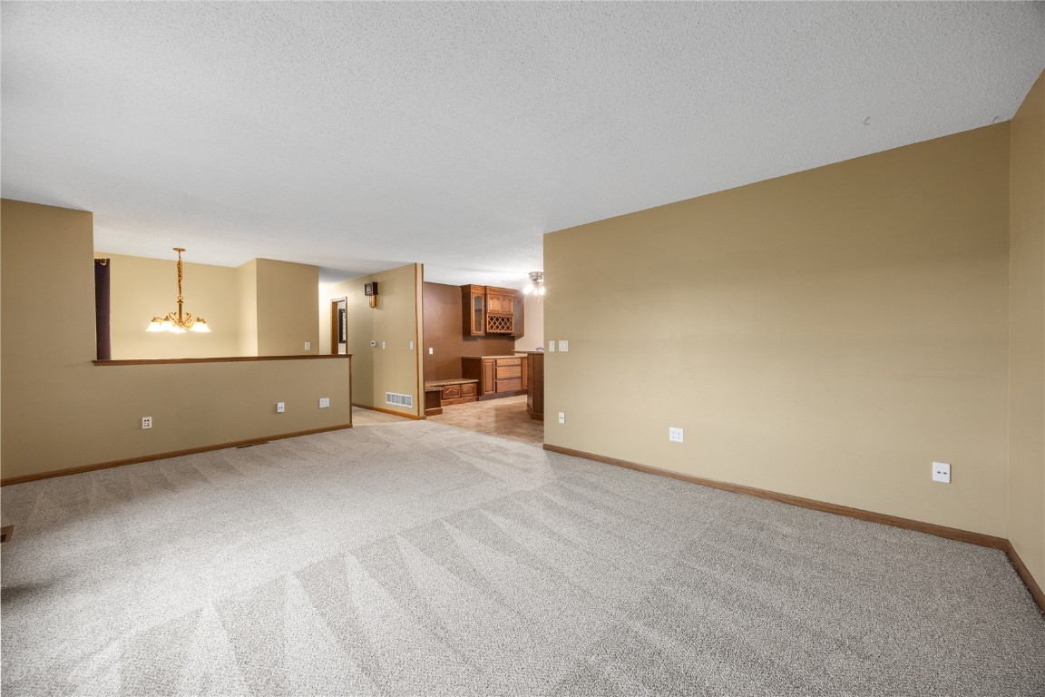 401 Denise Drive Palo IA 52324