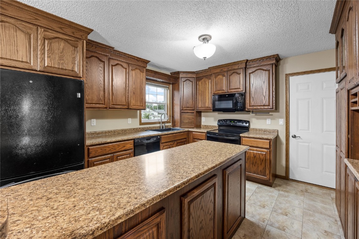 401 Denise Drive Palo IA 52324