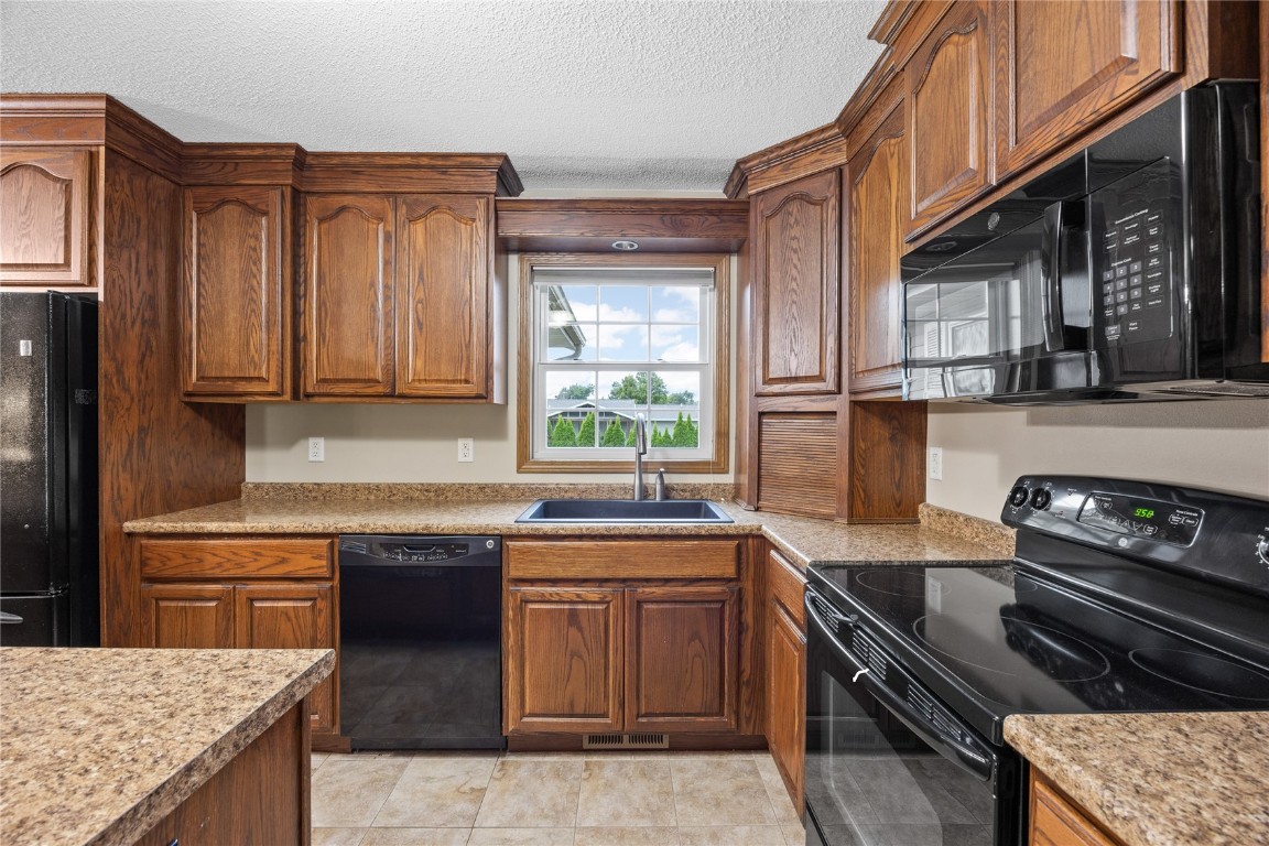 401 Denise Drive Palo IA 52324