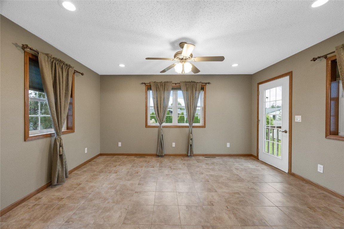 401 Denise Drive Palo IA 52324