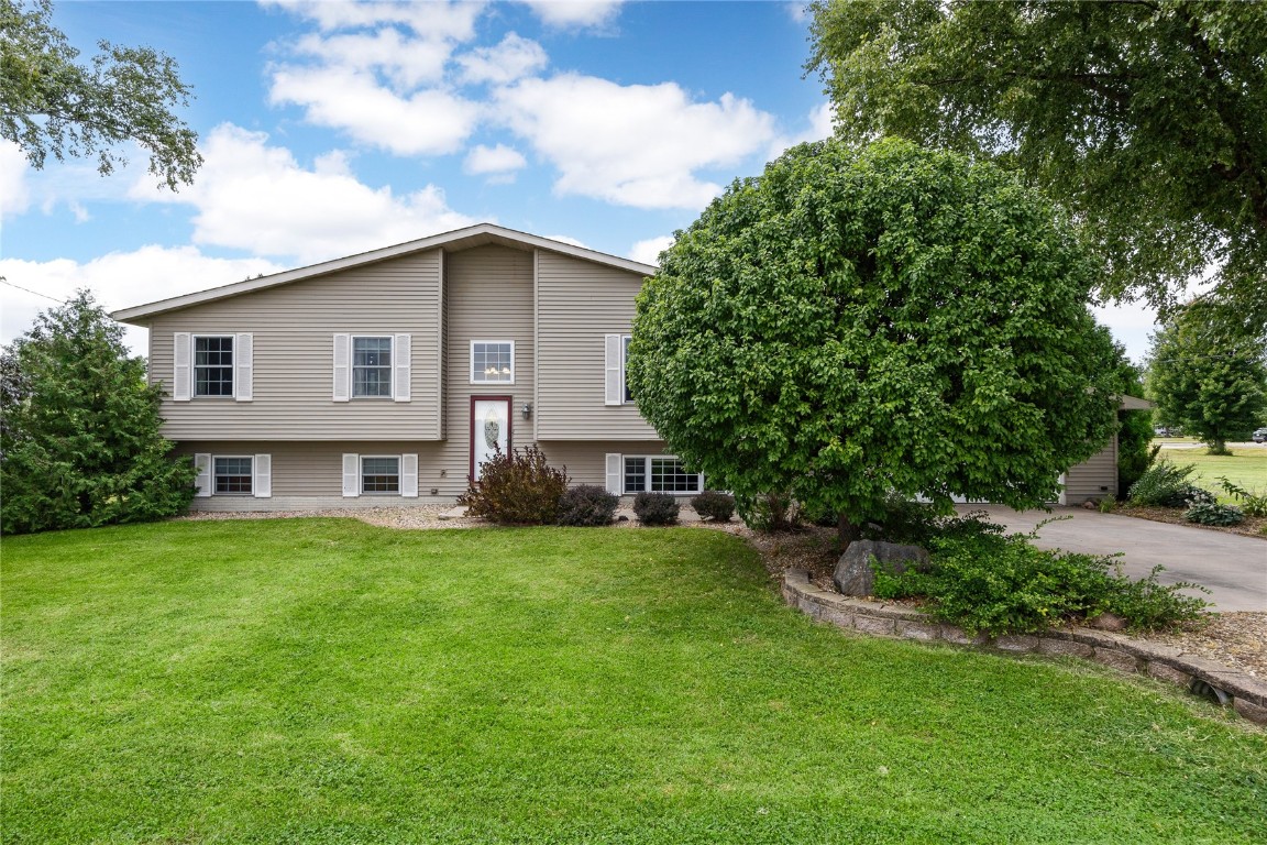 401 Denise Drive Palo IA 52324