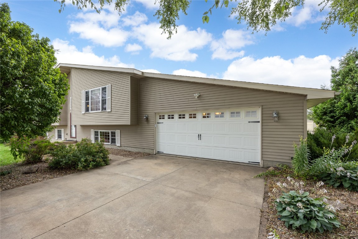 401 Denise Drive Palo IA 52324