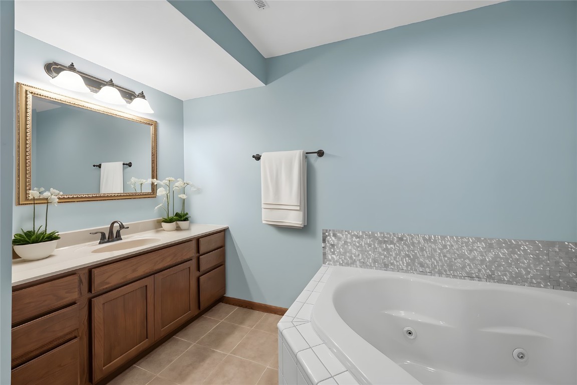 401 Denise Drive Palo IA 52324
