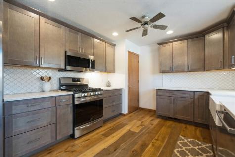 705 Deerfield Drive Marion IA 52302