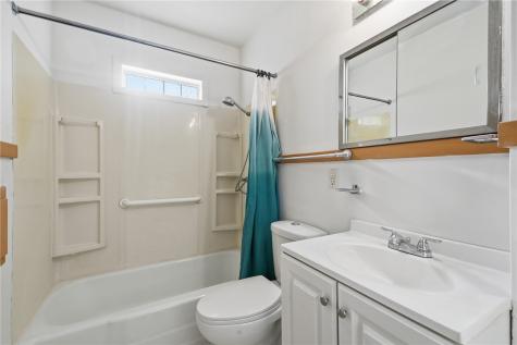 3712 Center Point Road NE Cedar Rapids IA 52402