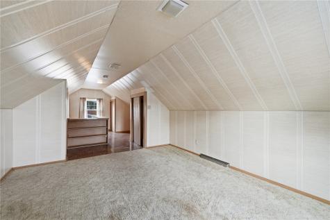 3712 Center Point Road NE Cedar Rapids IA 52402