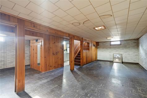 3712 Center Point Road NE Cedar Rapids IA 52402
