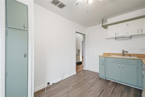 3712 Center Point Road NE Cedar Rapids IA 52402