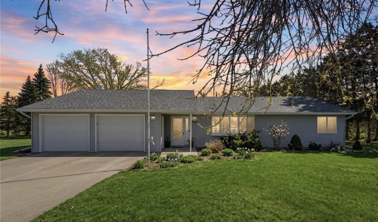3885 Mohler Road Center Point IA 52213