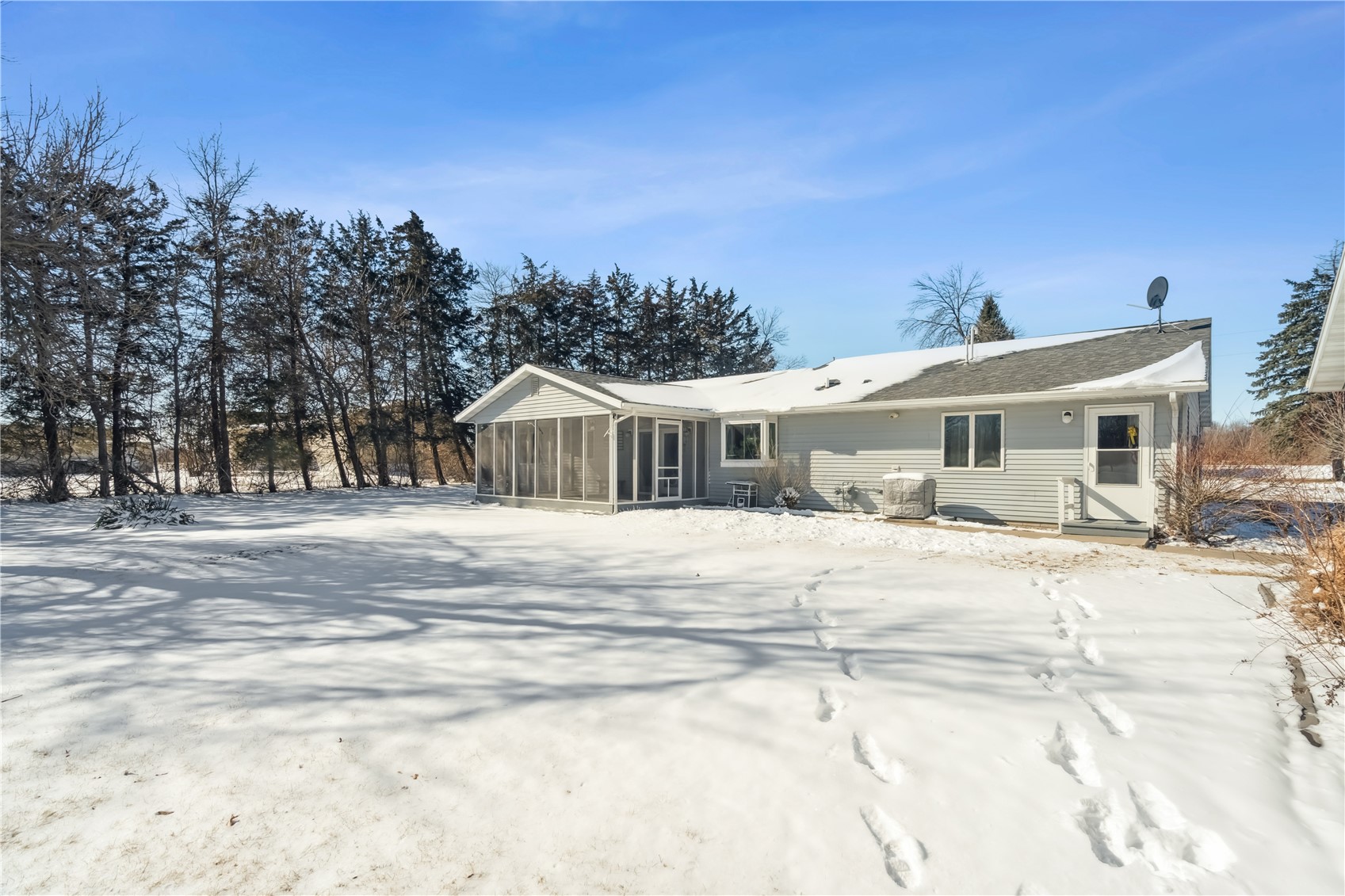 3885 Mohler Road Center Point IA 52213