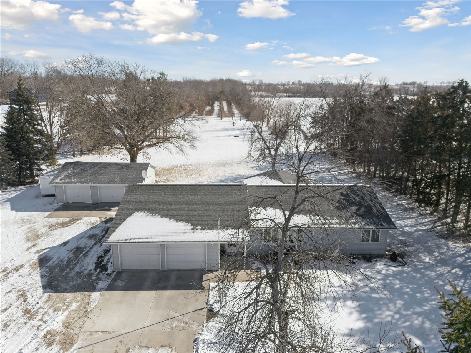 3885 Mohler Road Center Point IA 52213