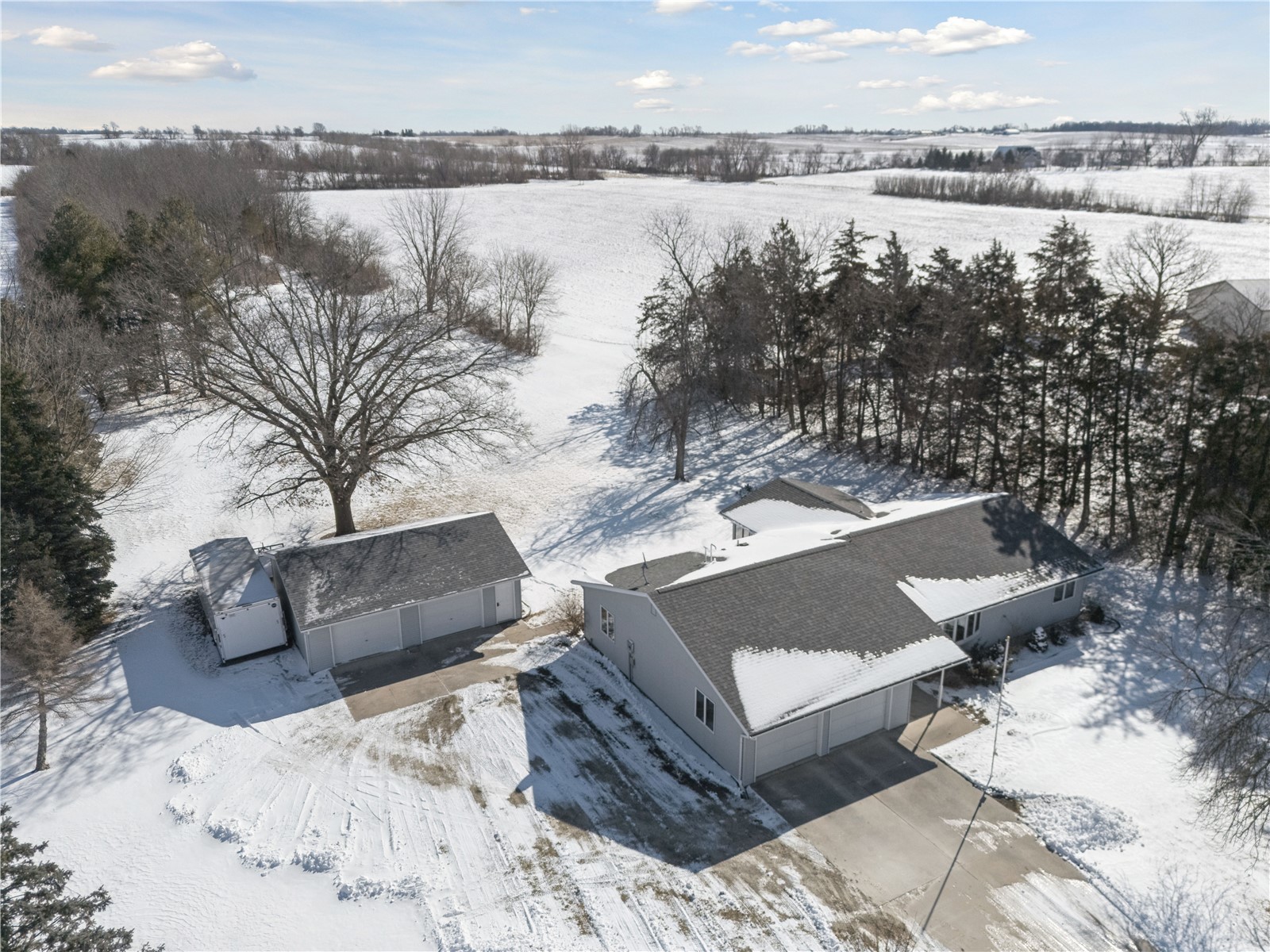3885 Mohler Road Center Point IA 52213
