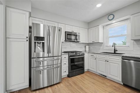 966 Eastview Avenue Marion IA 52302