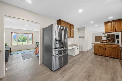 150 W Cemetery Road Fairfax IA 52228
