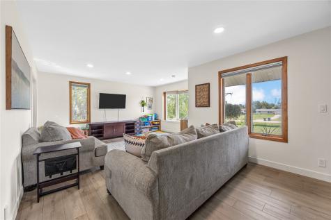 150 W Cemetery Road Fairfax IA 52228