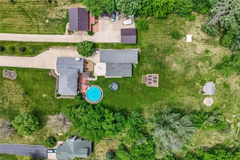 150 W Cemetery Road Fairfax IA 52228