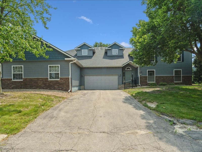 4625 Westchester Drive NE #D Cedar Rapids IA 52402