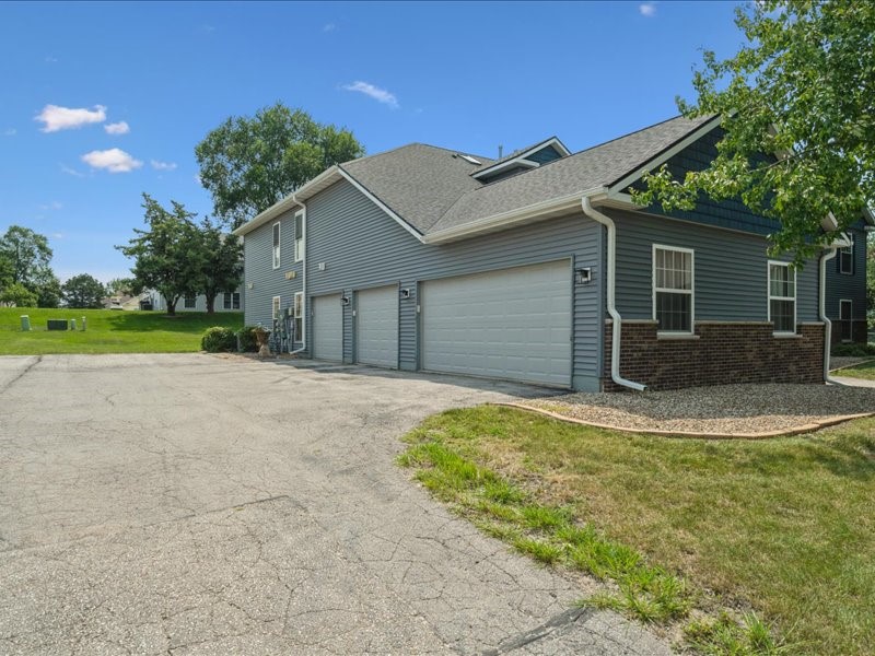 4625 Westchester Drive NE #D Cedar Rapids IA 52402