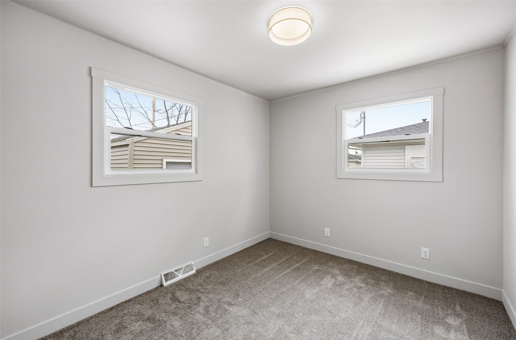 1110 Regent Street NE Cedar Rapids IA 52402