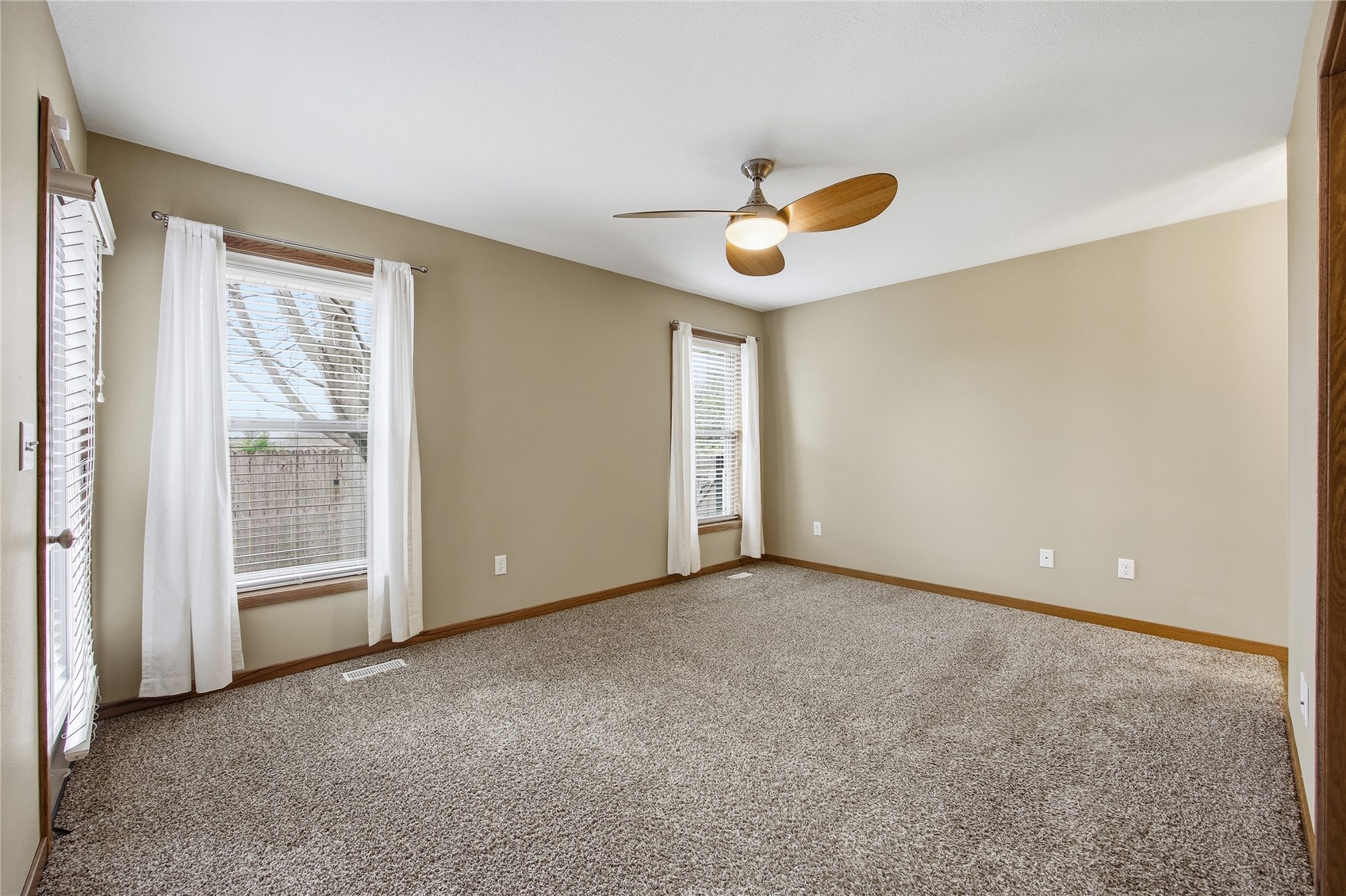 4127 Forest View NE Cedar Rapids IA 52411
