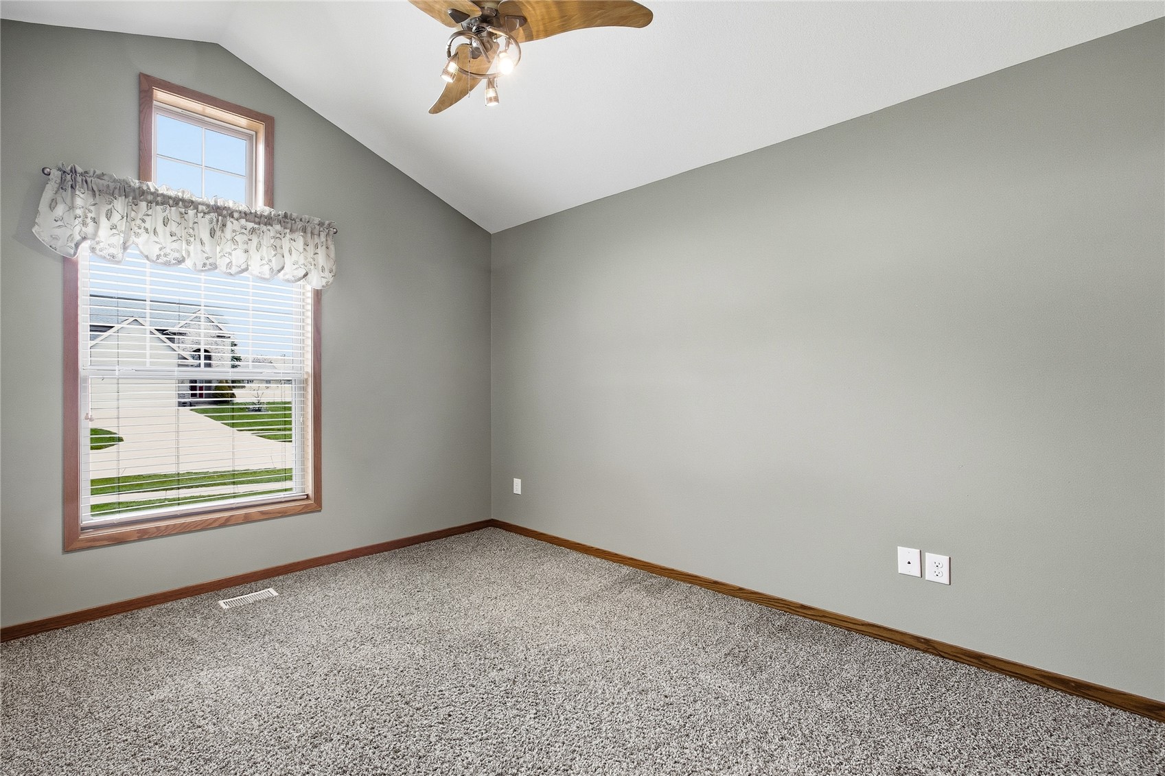 4127 Forest View NE Cedar Rapids IA 52411