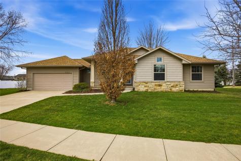 4127 Forest View NE Cedar Rapids IA 52411