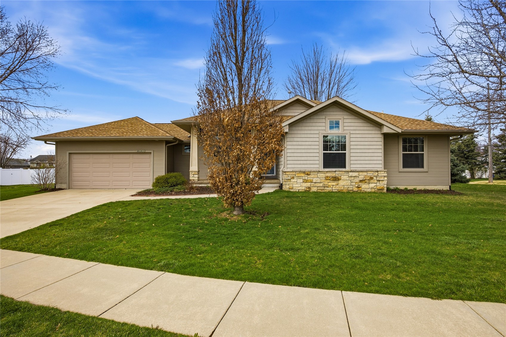4127 Forest View NE Cedar Rapids IA 52411