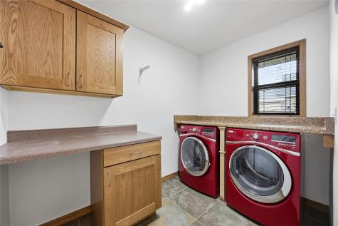 4127 Forest View NE Cedar Rapids IA 52411