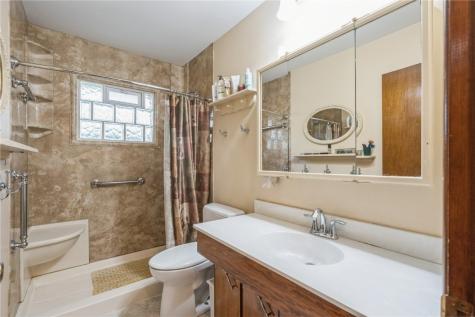 148 33rd Avenue SW Cedar Rapids IA 52404