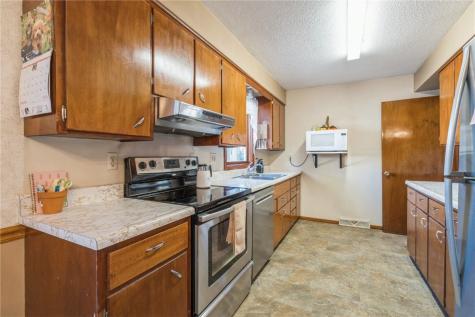 148 33rd Avenue SW Cedar Rapids IA 52404