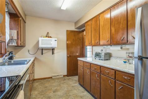 148 33rd Avenue SW Cedar Rapids IA 52404