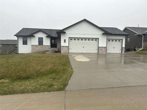4595 Meadow Creek Drive Palo IA 52324