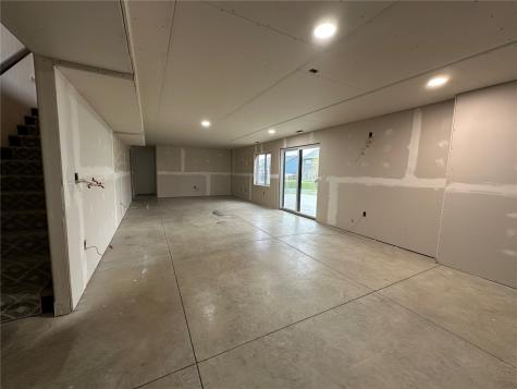 4595 Meadow Creek Drive Palo IA 52324