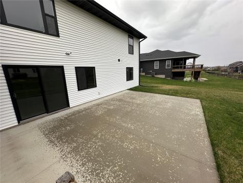 4595 Meadow Creek Drive Palo IA 52324