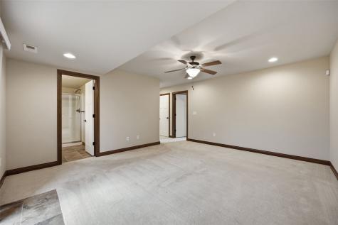 513 Bainberry Street Tiffin IA 52340