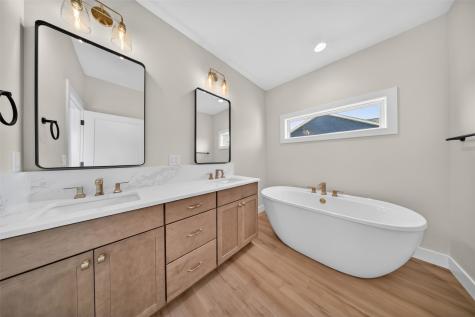 1700 Green Oak Pass Tiffin IA 52340