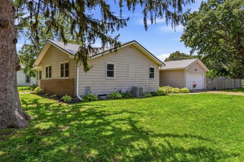 209 N Walnut Street Winfield IA 52659