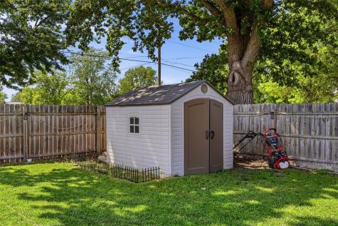 209 N Walnut Street Winfield IA 52659