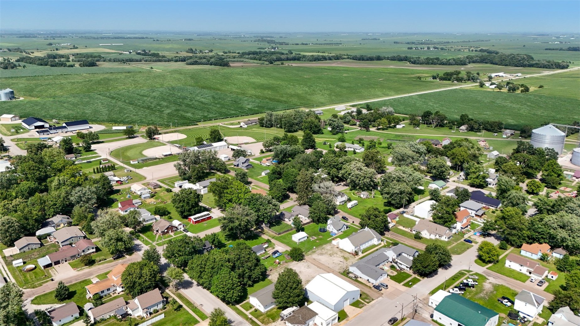 209 N Walnut Street Winfield IA 52659