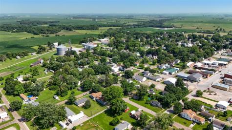 209 N Walnut Street Winfield IA 52659