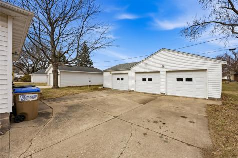 136 Clara Avenue Manchester IA 52057