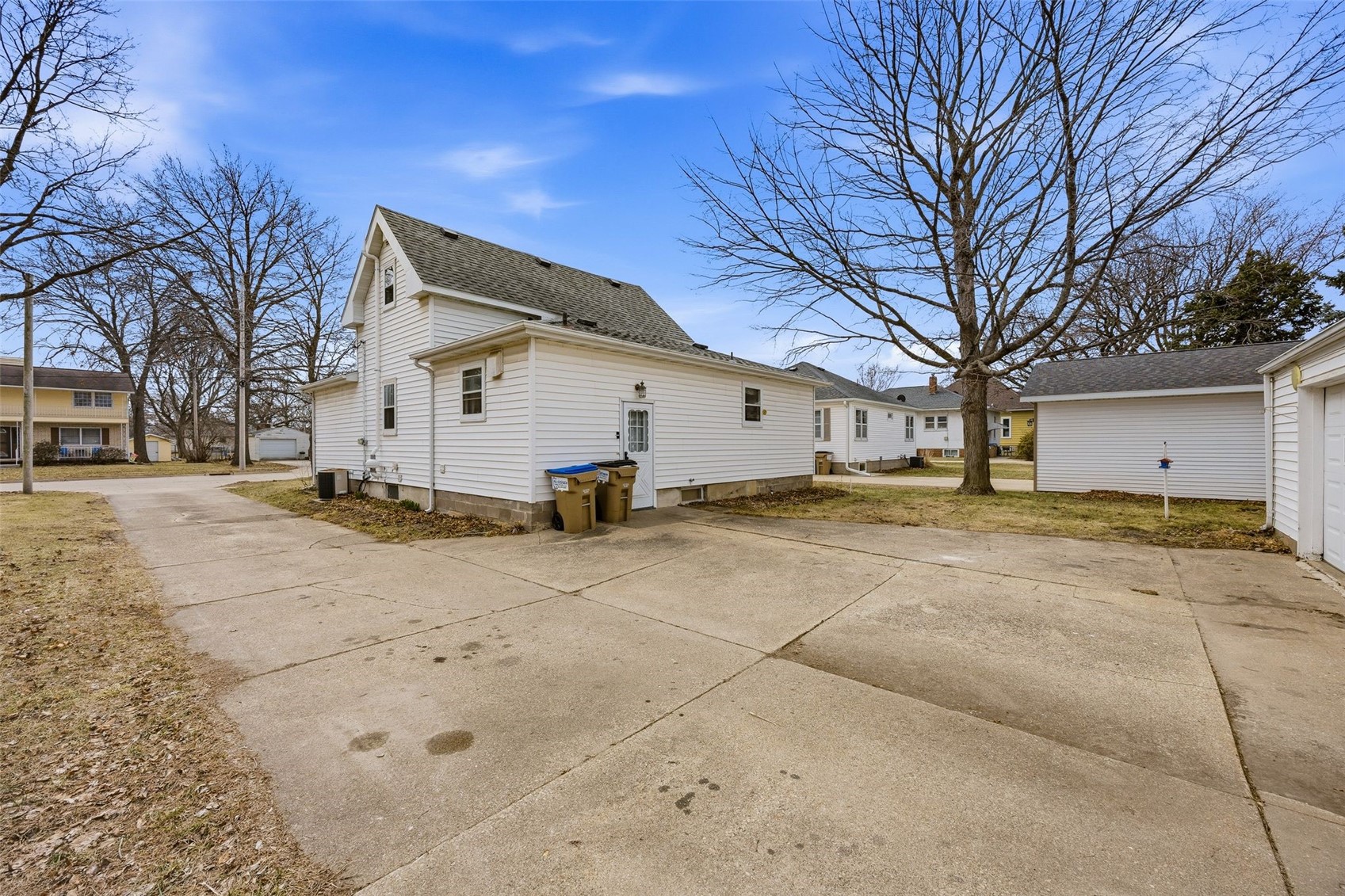 136 Clara Avenue Manchester IA 52057